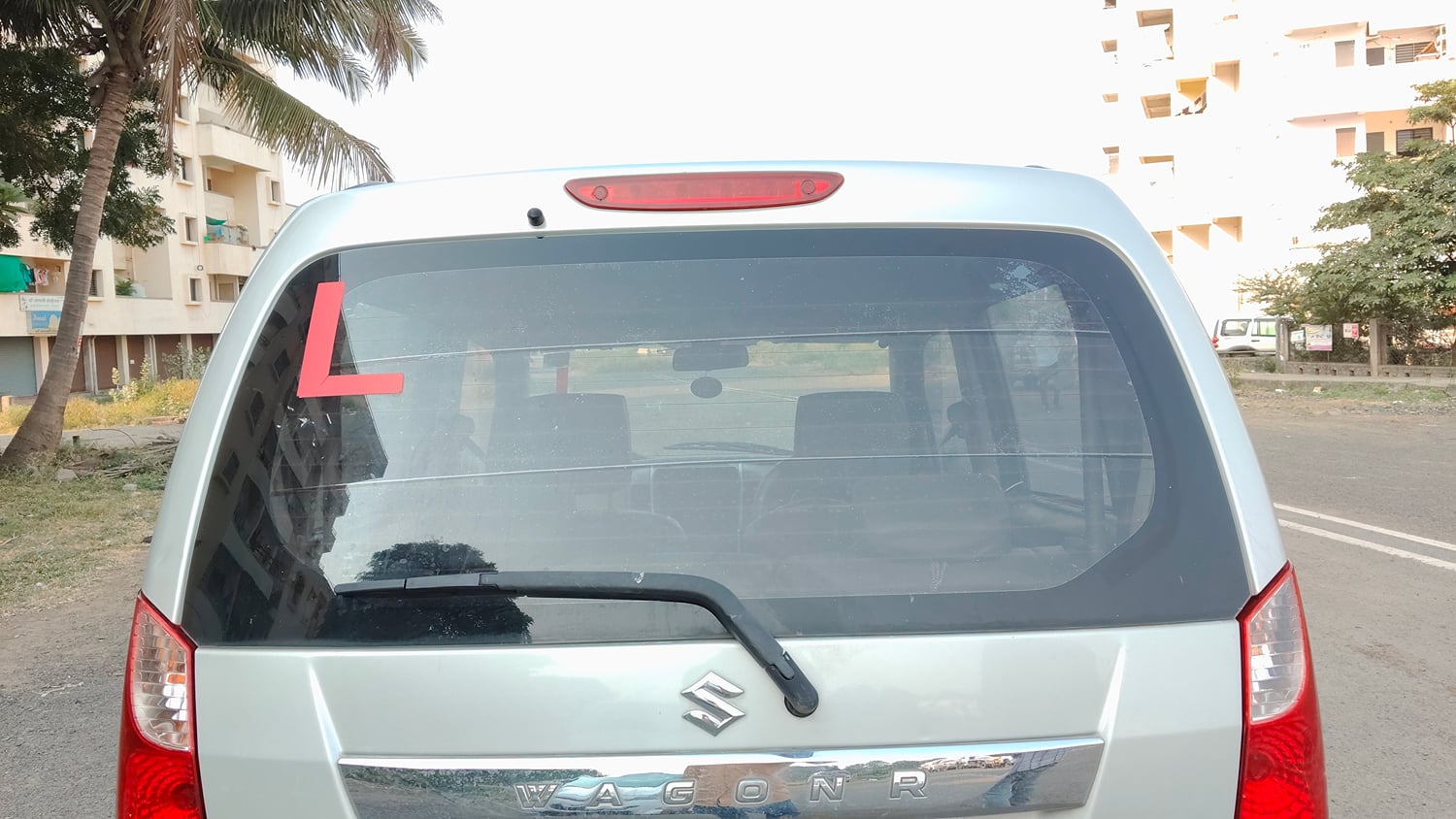 Used 2015 Maruti Suzuki Wagon R VXI Petrol Manual top_features Rear defogger