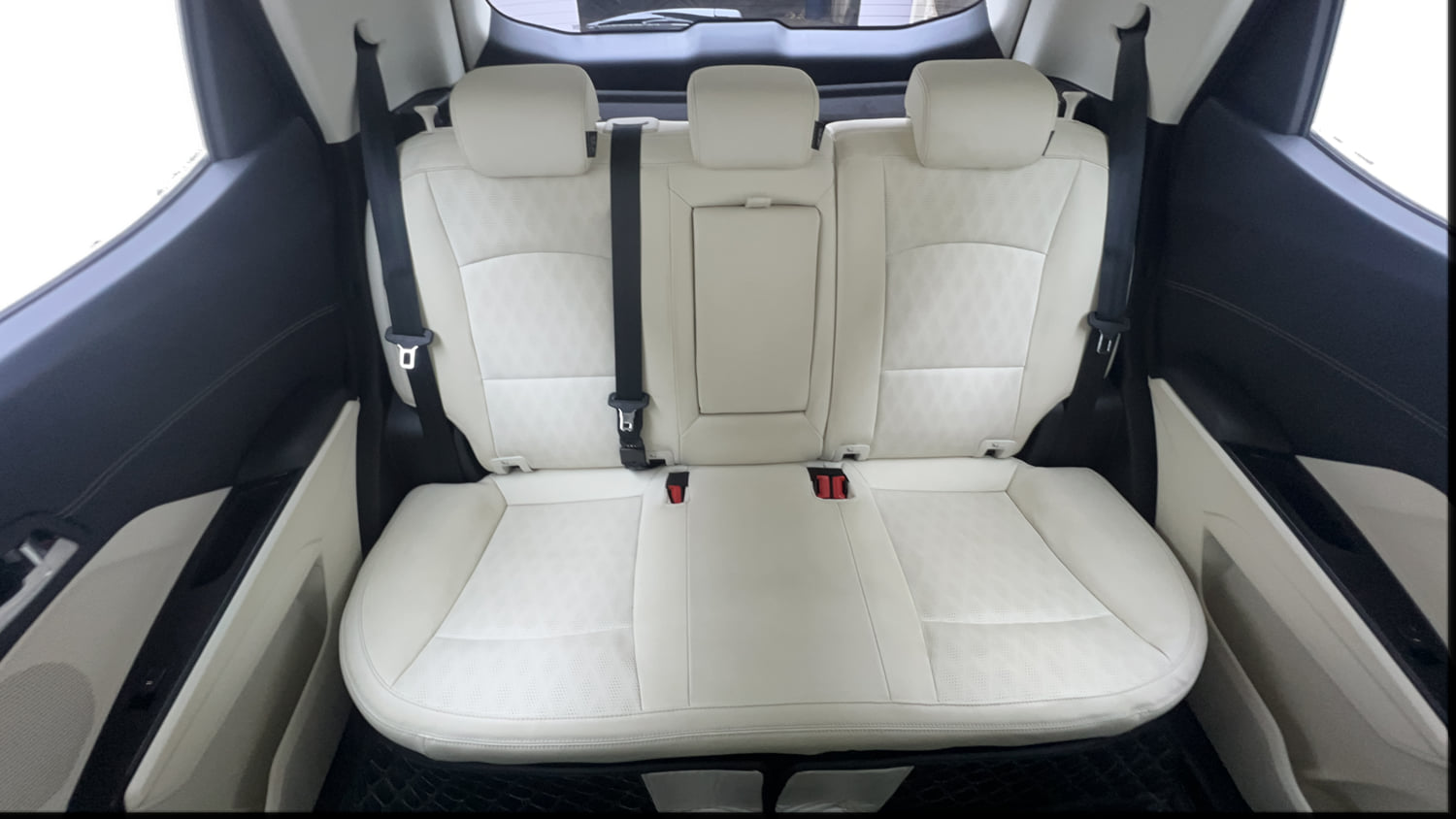 Used 2025 Mahindra XUV 3XO AX7 1.2 Petrol AT Petrol Automatic interior REAR SEAT CONDITION VIEW