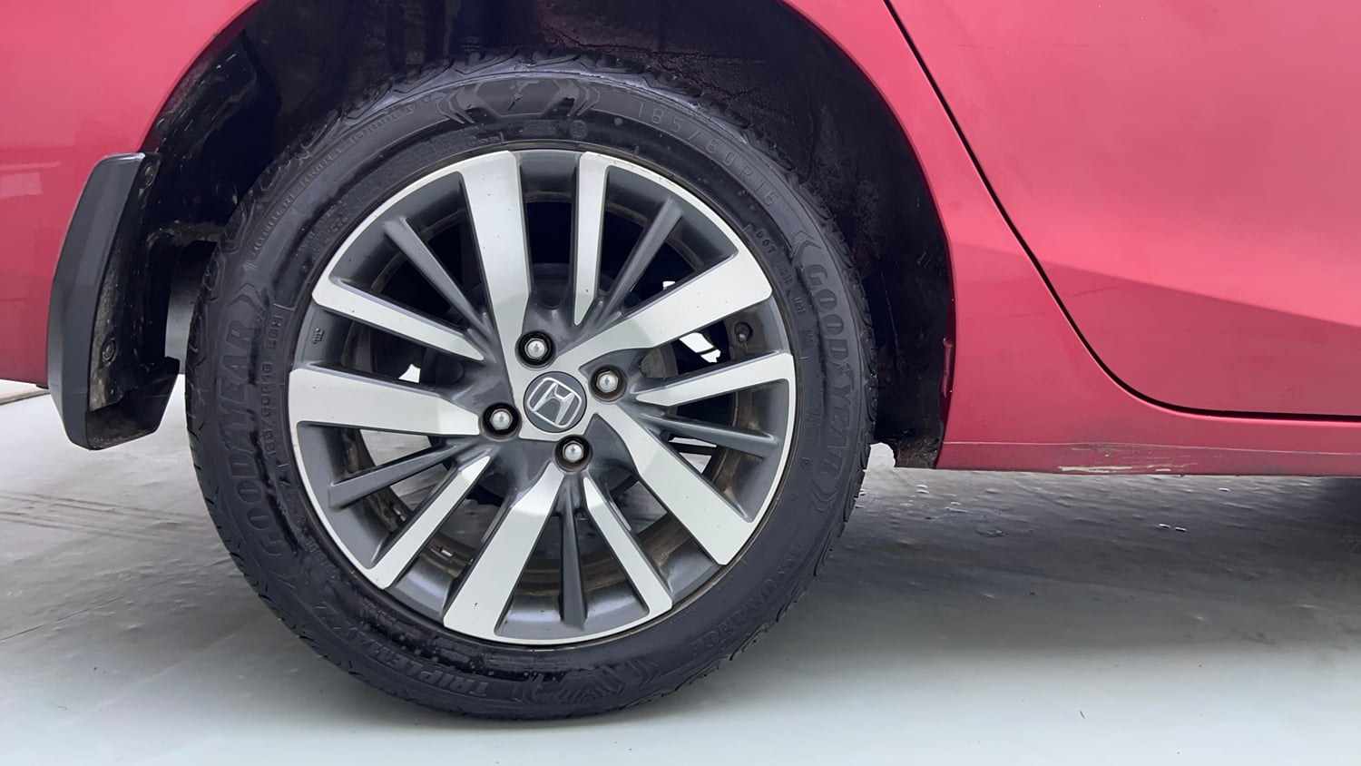 Used 2022 Honda City VX CVT Petrol Petrol Automatic tyres RIGHT REAR TYRE RIM VIEW