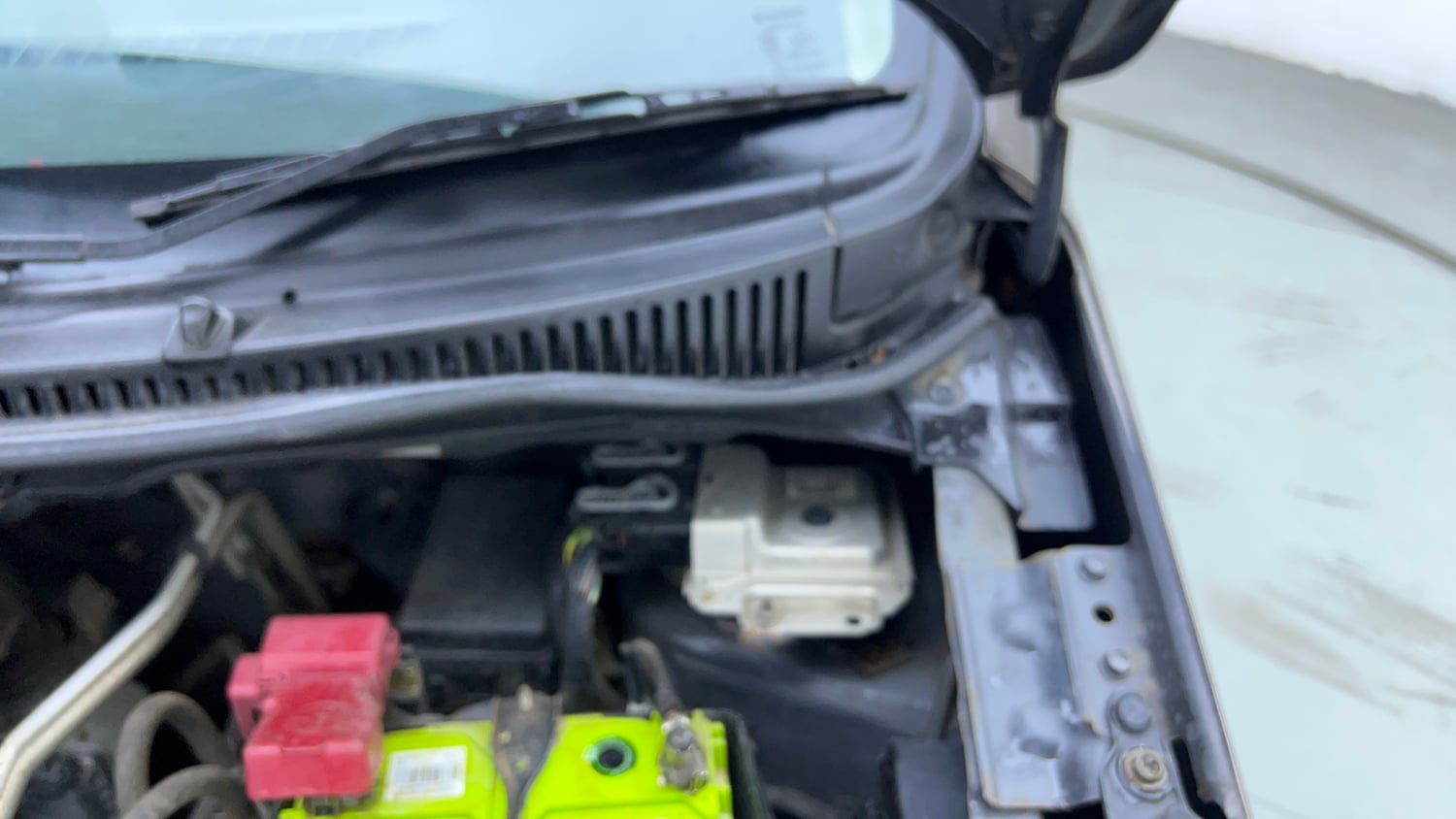 Used 2018 Maruti Suzuki Wagon R 1.0 VXI AMT Petrol Automatic engine ENGINE LEFT SIDE HINGE & APRON VIEW