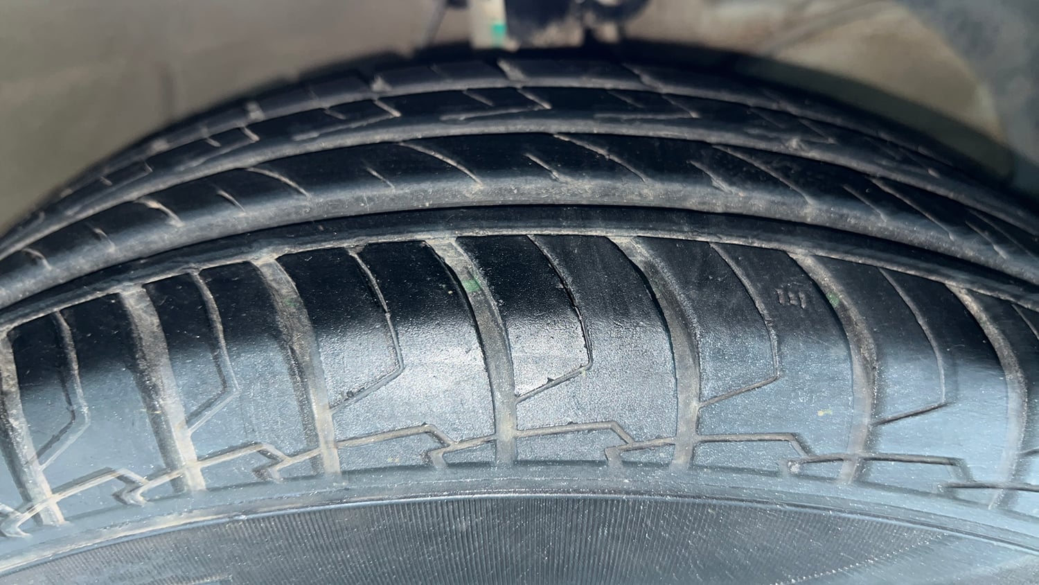 Used 2021 Maruti Suzuki Dzire VXi Petrol Manual tyres RIGHT FRONT TYRE TREAD VIEW