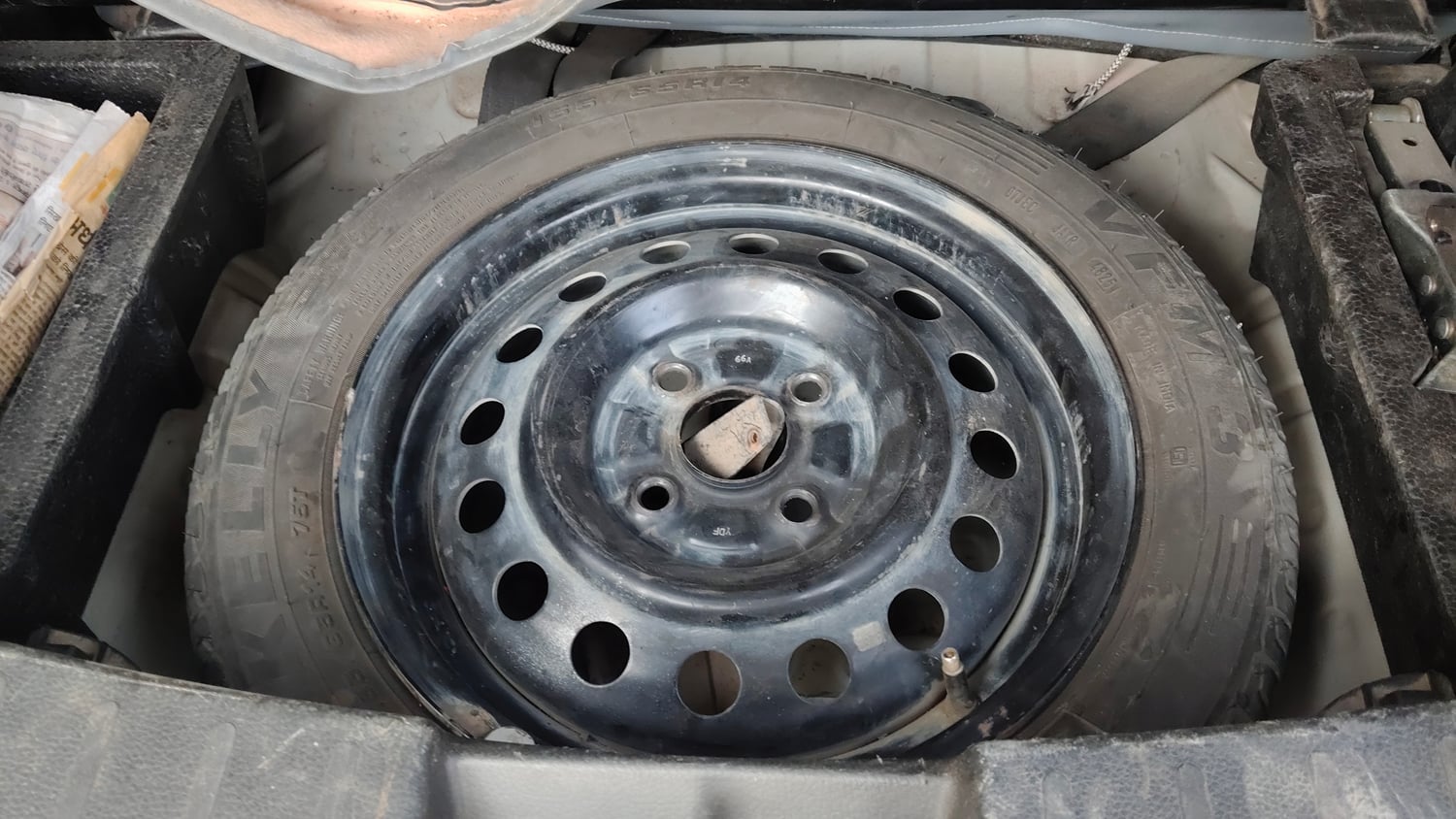 Used 2015 Maruti Suzuki Wagon R VXI Petrol Manual tyres SPARE TYRE VIEW