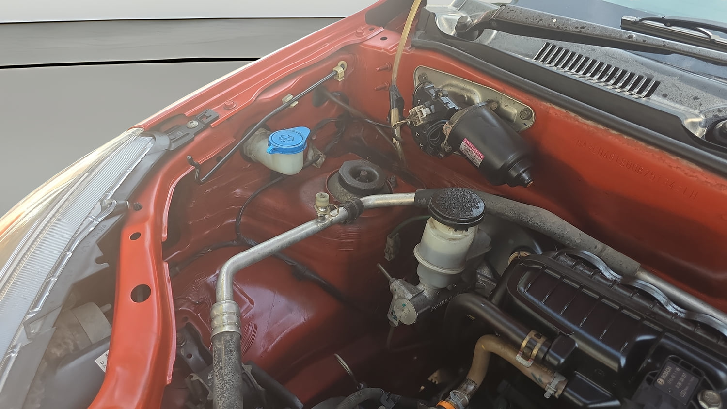 Used 2017 Maruti Suzuki Alto 800 VXi Petrol Manual engine ENGINE RIGHT SIDE HINGE & APRON VIEW