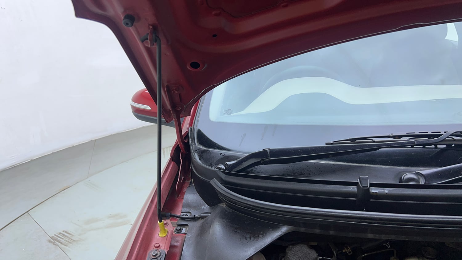 Used 2018 Hyundai Elite i20 Asta 1.2 (O) Petrol Manual engine ENGINE RIGHT SIDE HINGE & APRON VIEW