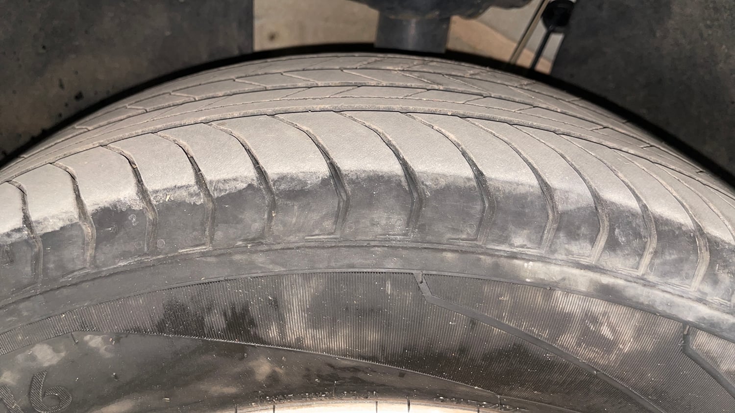 Used 2022 Volkswagen Taigun Highline 1.0 TSI MT Petrol Manual tyres LEFT FRONT TYRE TREAD VIEW