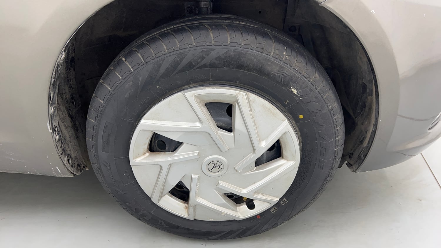 Used 2015 Maruti Suzuki Swift Dzire VXI Petrol Manual tyres RIGHT FRONT TYRE RIM VIEW