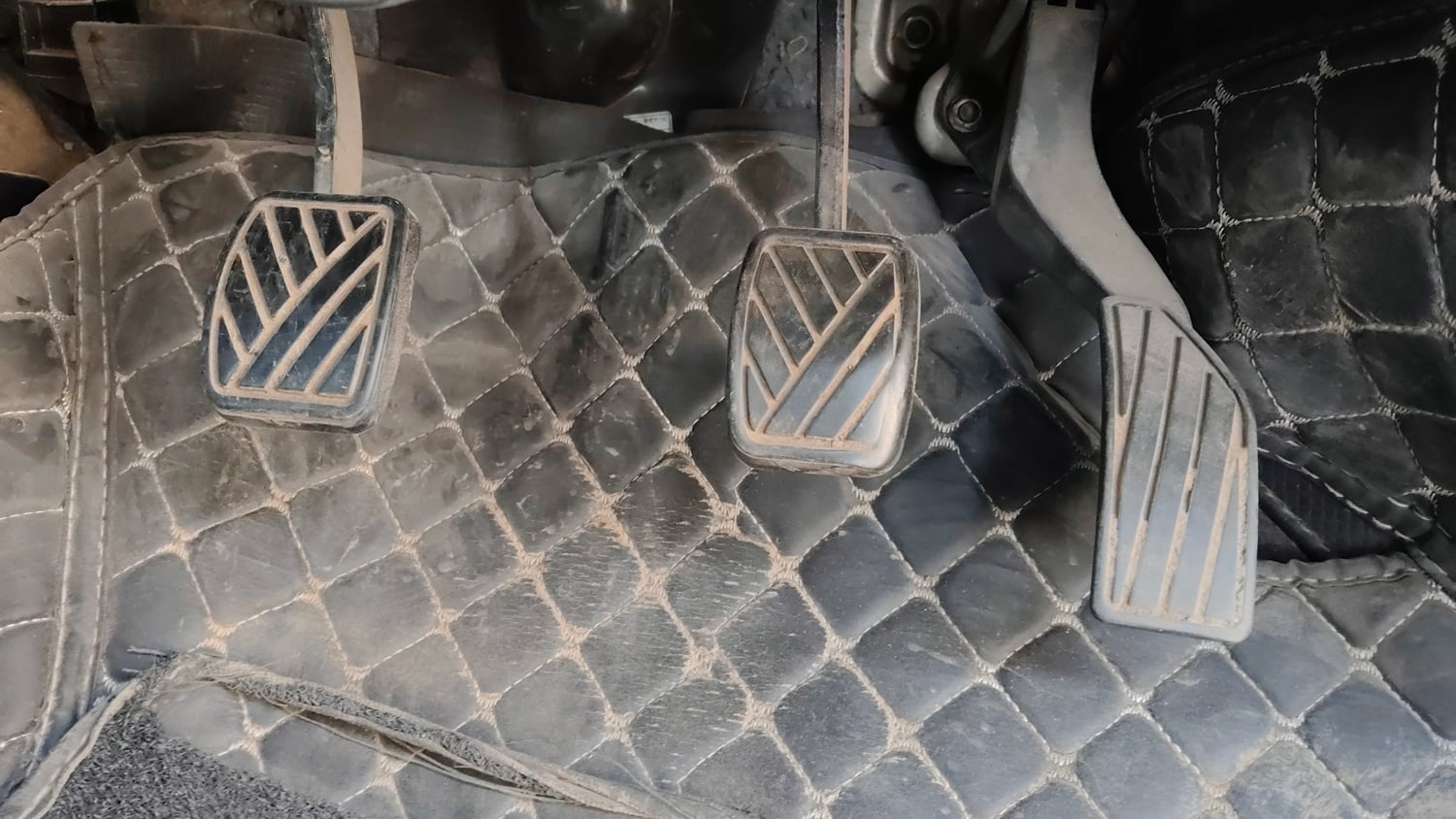 Used 2017 Maruti Suzuki Ciaz Alpha 1.3 Hybrid Diesel Manual interior PEDALS VIEW