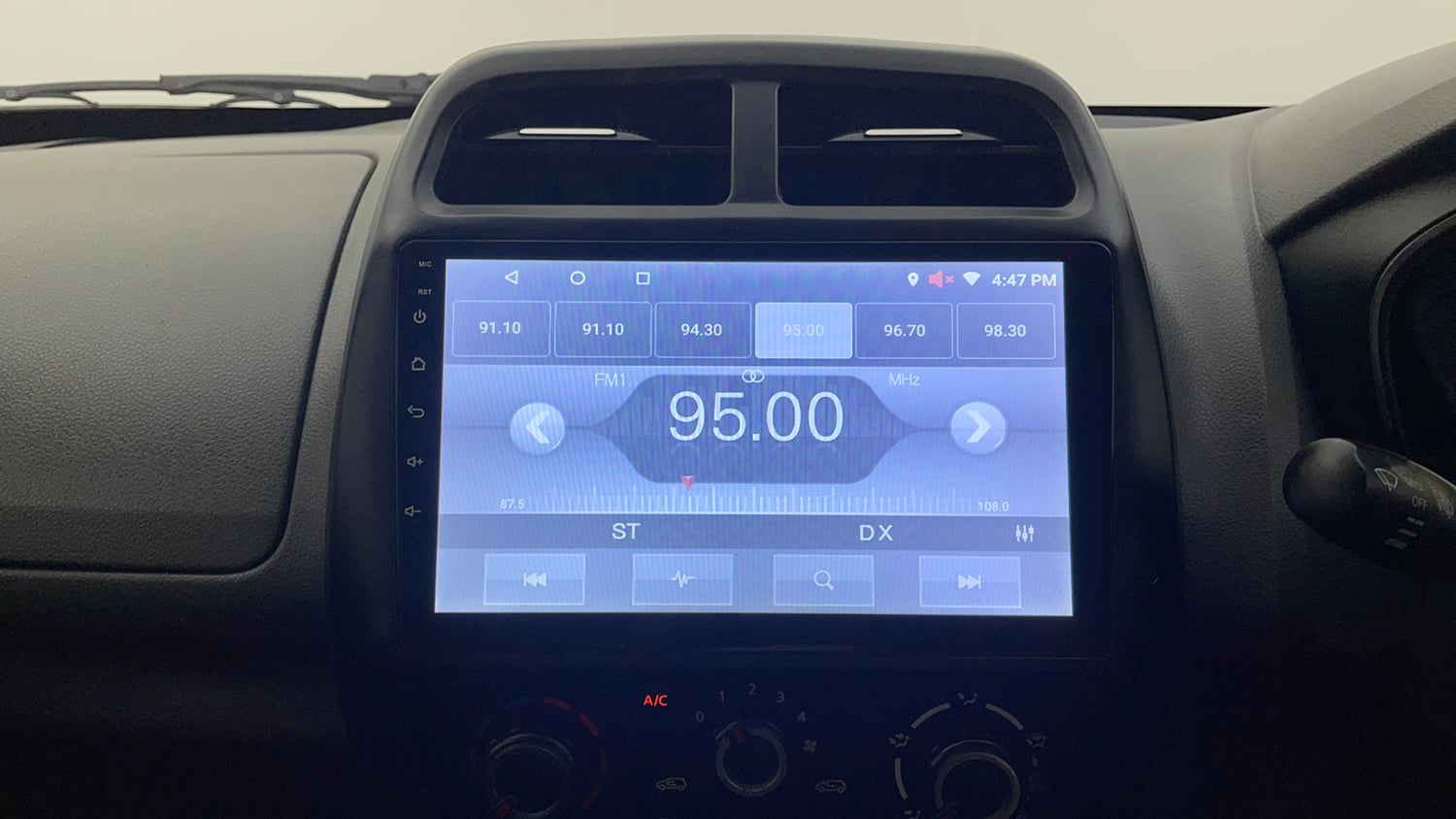Used 2016 Renault Kwid RXT Petrol Manual top_features Integrated (in-dash) music system