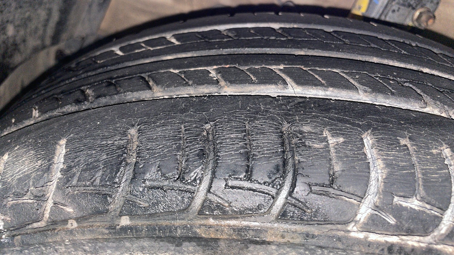 Used 2017 Maruti Suzuki Ertiga ZXI+ Petrol Manual tyres LEFT FRONT TYRE TREAD VIEW