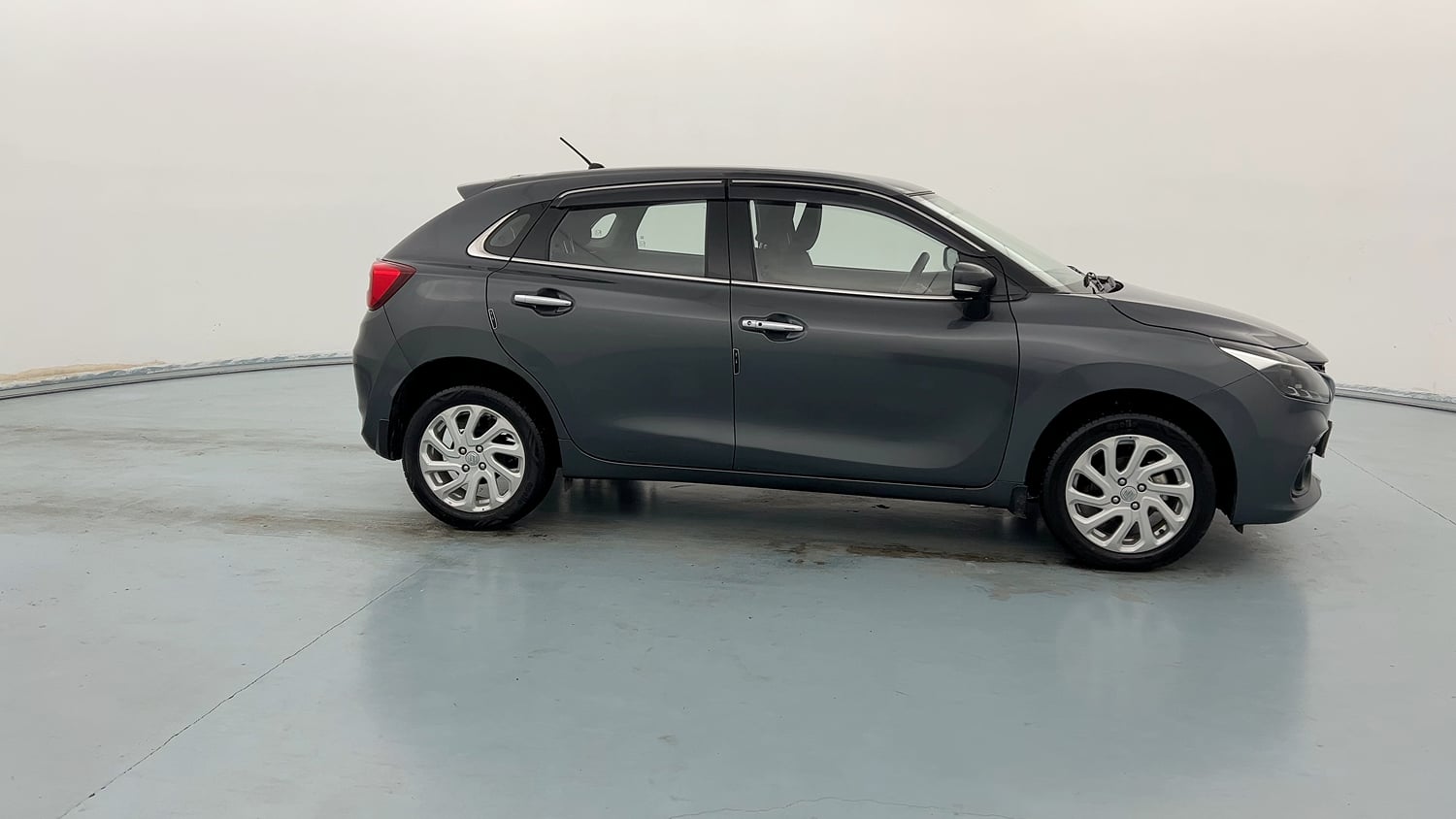 Used 2024 Maruti Suzuki Baleno Zeta MT Petrol Manual exterior RIGHT SIDE VIEW