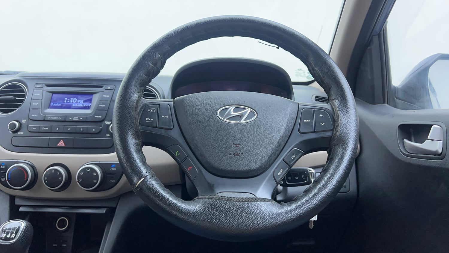 Used 2015 Hyundai Xcent SX 1.2 Petrol Manual interior STEERING VIEW