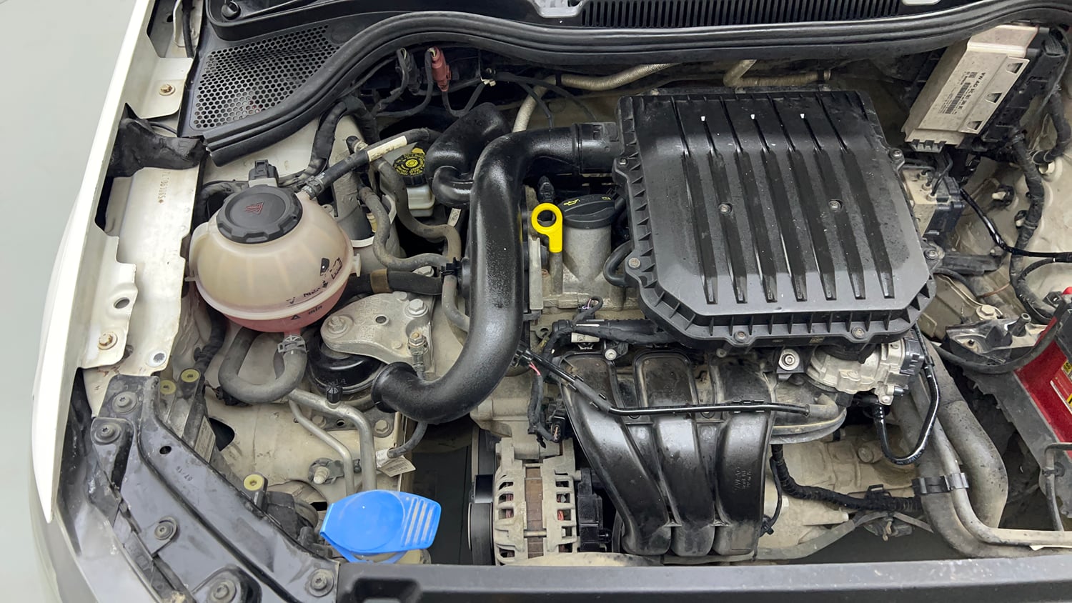 Used 2020 Volkswagen Ameo Trendline 1.0L (P) Petrol Manual engine ENGINE RIGHT SIDE VIEW