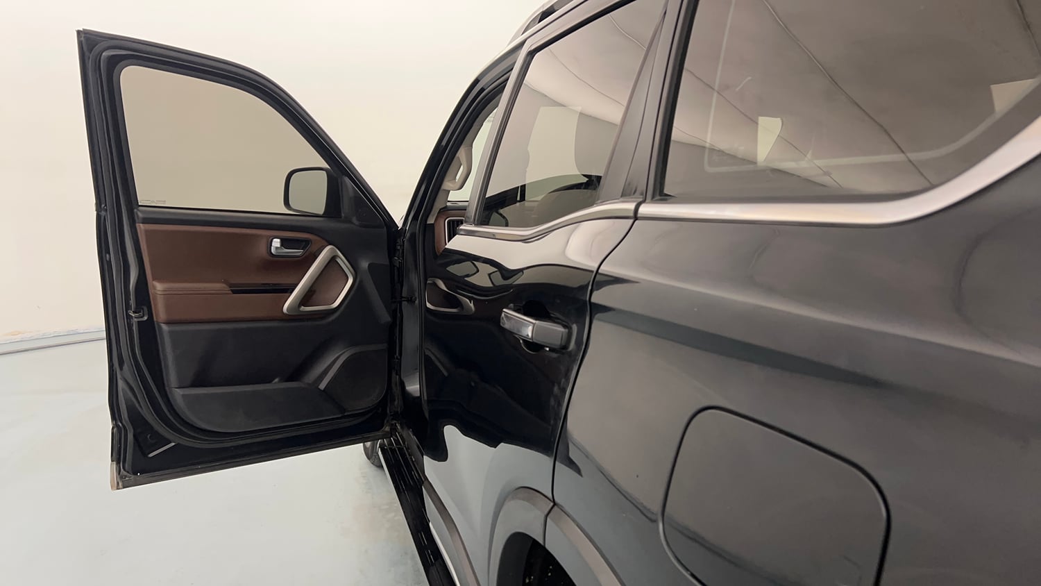 Used 2022 Mahindra Scorpio N Z8 L Petrol AT 7 STR Petrol Automatic interior LEFT FRONT DOOR OPEN VIEW