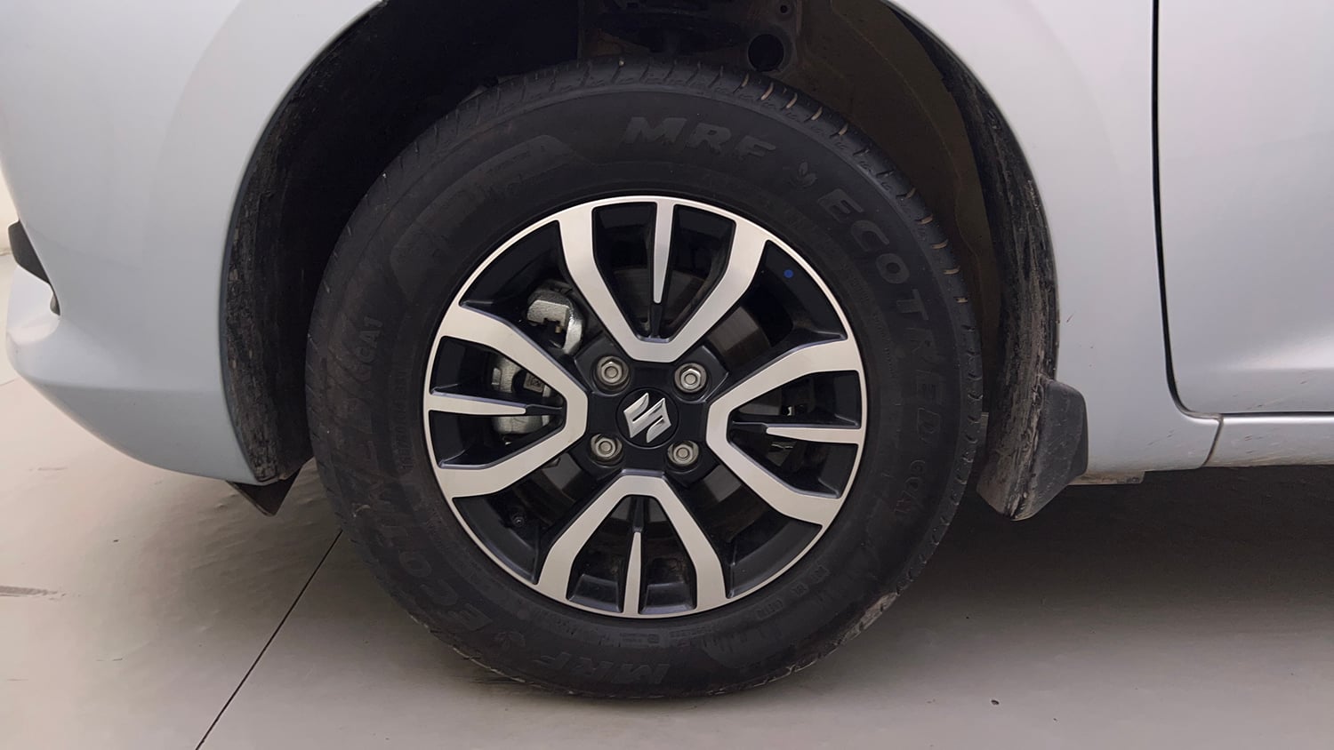 Used 2026 Maruti Suzuki Swift VXi (O) Petrol Manual tyres LEFT FRONT TYRE RIM VIEW