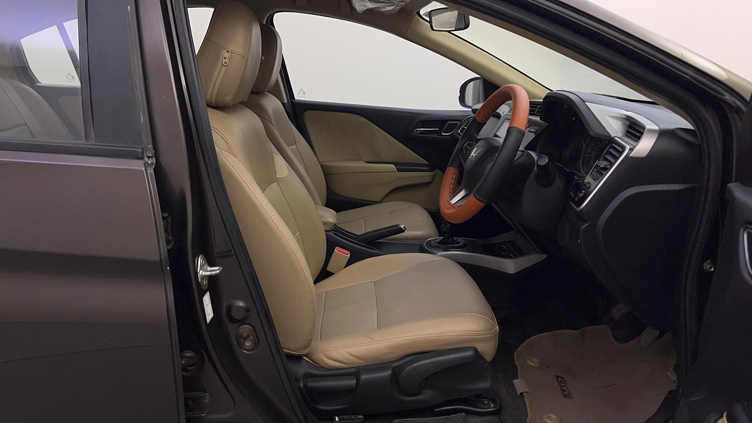 Used 2020 Honda City V Petrol Petrol Manual interior RIGHT SIDE FRONT DOOR CABIN VIEW