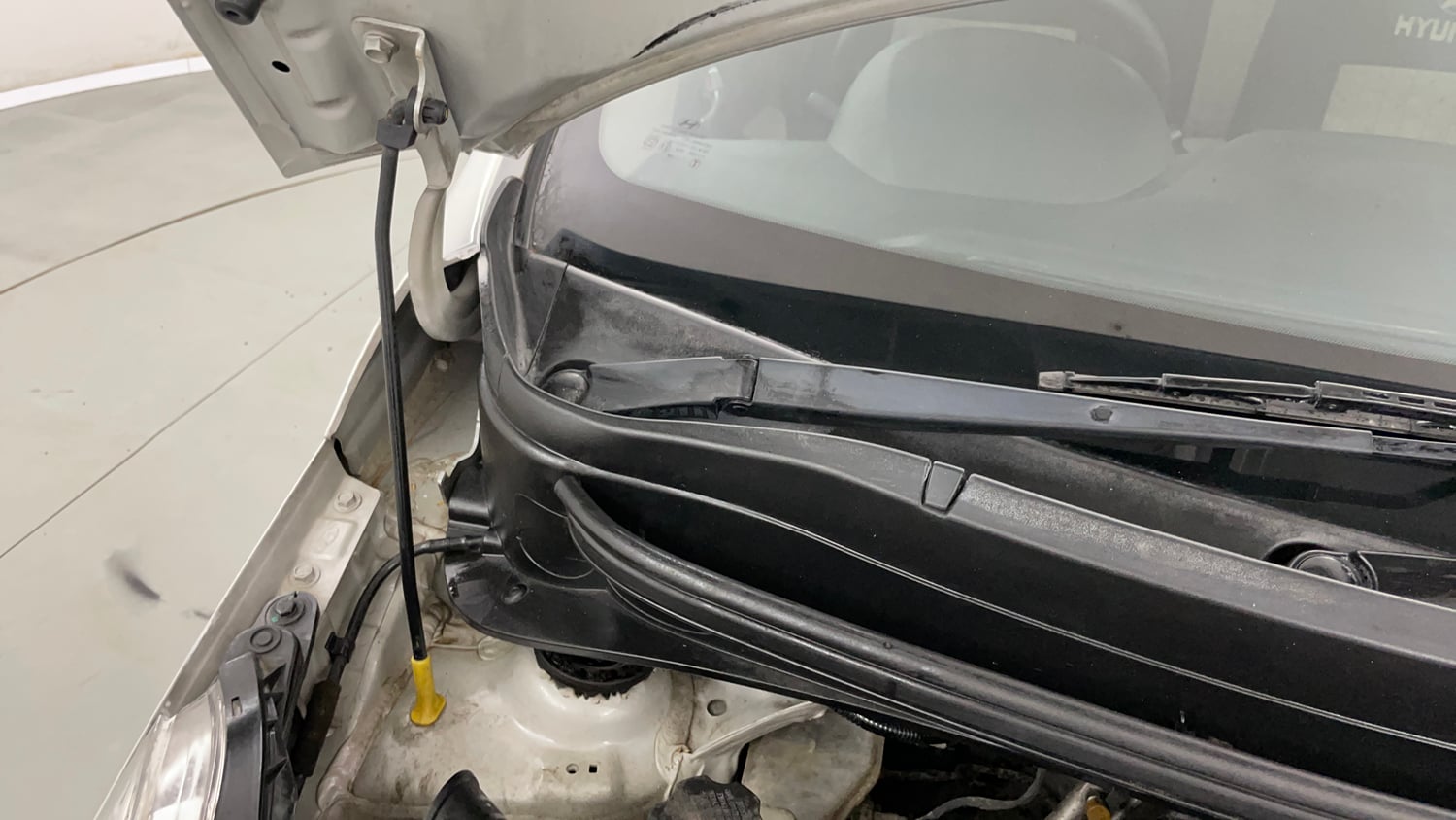 Used 2017 Hyundai Grand i10 Sportz 1.2 Kappa VTVT Petrol Manual engine ENGINE RIGHT SIDE HINGE & APRON VIEW