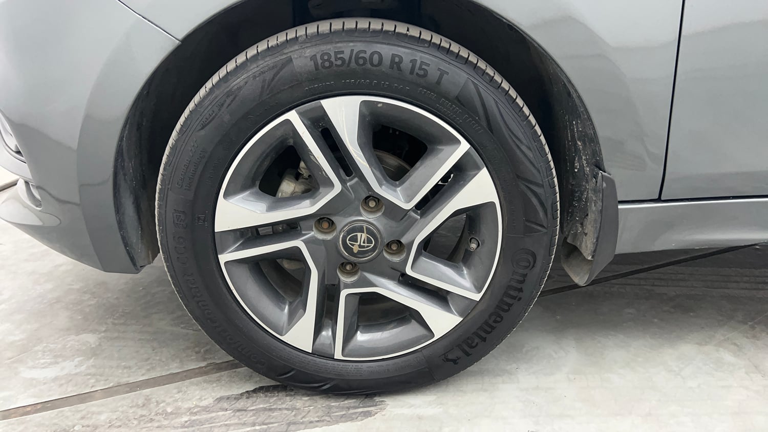 Used 2022 Tata Tiago XZA Plus Petrol Automatic tyres LEFT FRONT TYRE RIM VIEW