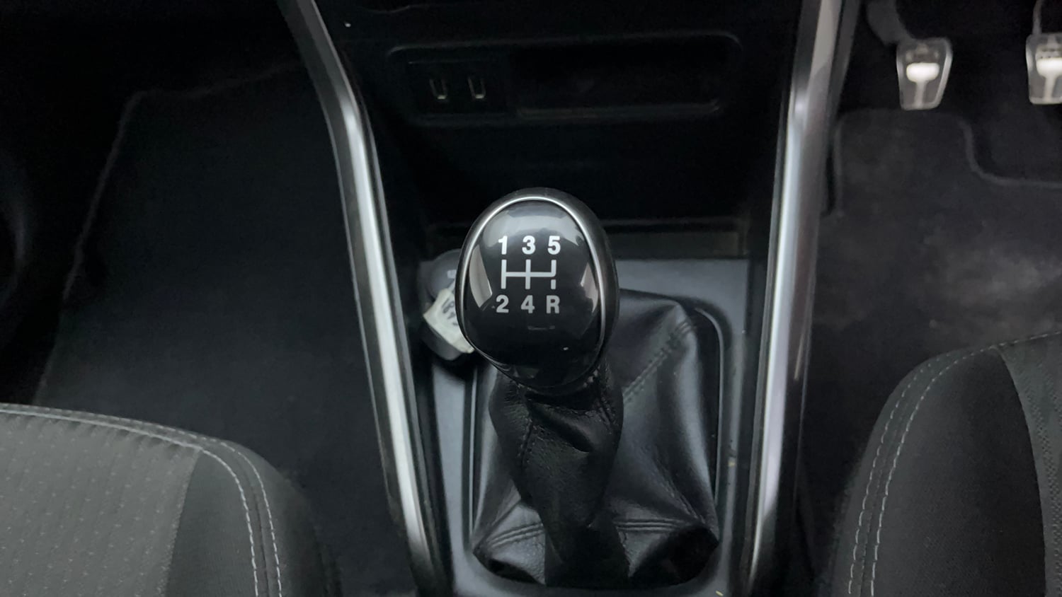 Used 2019 Ford EcoSport Titanium 1.5L Ti-VCT Petrol Manual interior GEAR  KNOB VIEW