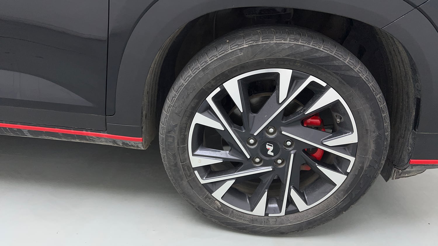 Used 2024 Hyundai Creta N-Line N10 1.5 Turbo DCT Petrol Automatic tyres RIGHT FRONT TYRE RIM VIEW