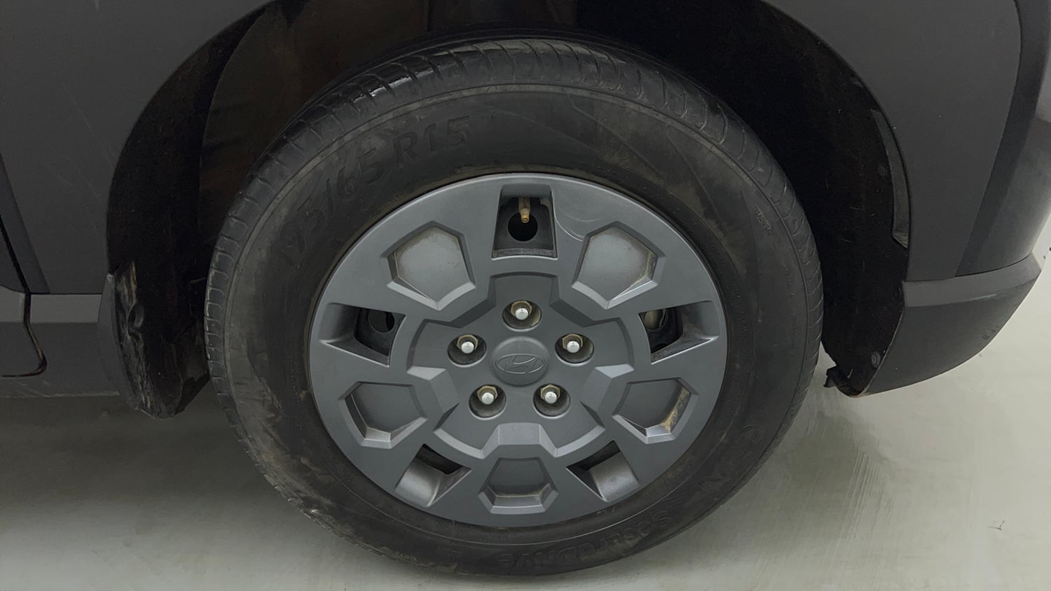 Used 2026 Hyundai Venue 1.2 Kappa Petrol MT HX5 Petrol Manual tyres RIGHT FRONT TYRE RIM VIEW