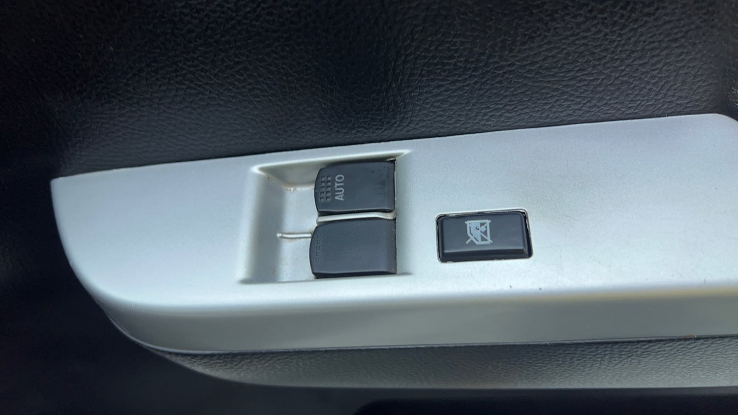 Used 2018 Maruti Suzuki Wagon R LXI Petrol Manual top_features Central locking