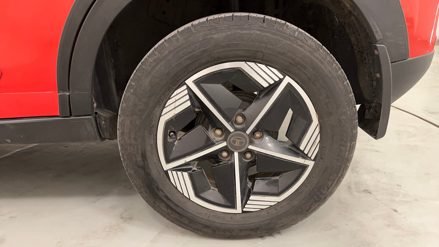 Used 2025 Tata Nexon Fearless Plus S 1.5 Revotorq Diesel 6MT DT Diesel Manual tyres LEFT REAR TYRE RIM VIEW