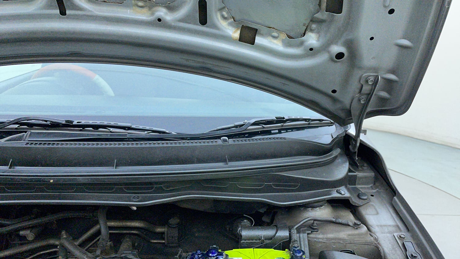 Used 2012 Hyundai i20 Asta 1.2 Petrol Manual engine ENGINE LEFT SIDE HINGE & APRON VIEW