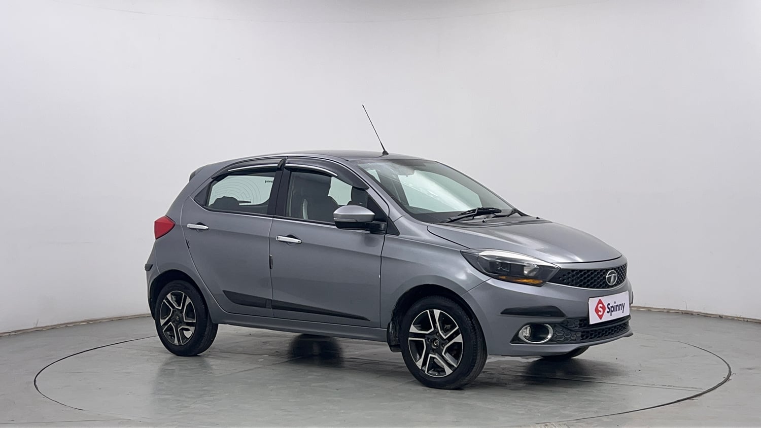 Used 2020 Tata Tiago Revotron XZ Plus Petrol Manual exterior RIGHT FRONT CORNER VIEW