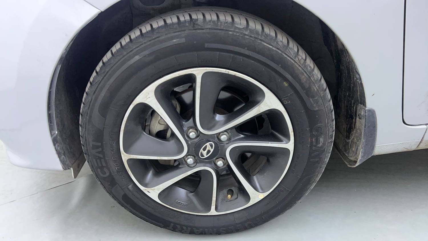 Used 2018 Hyundai Grand i10 Asta 1.2 Kappa VTVT Petrol Manual tyres LEFT FRONT TYRE RIM VIEW