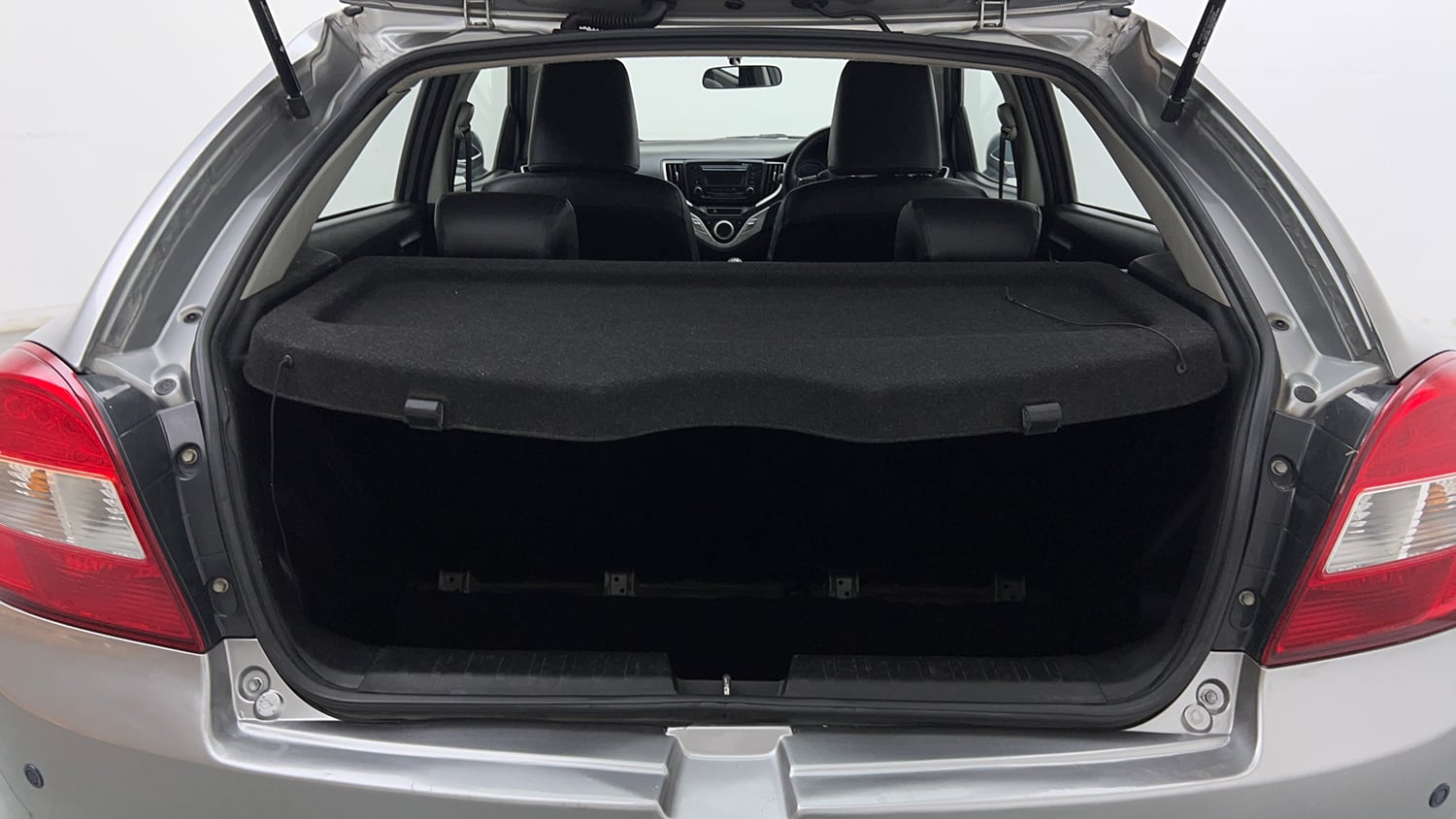 Used 2017 Maruti Suzuki Baleno Delta 1.2 Petrol Manual interior DICKY INSIDE VIEW