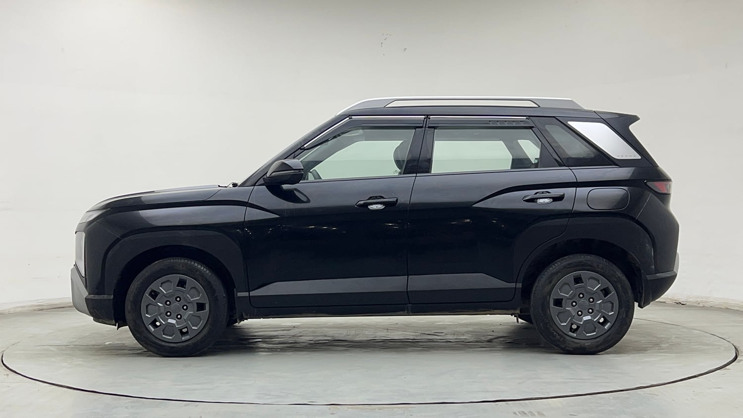 Used 2026 Hyundai Venue 1.2 Kappa Petrol MT HX5 Petrol Manual exterior LEFT SIDE VIEW