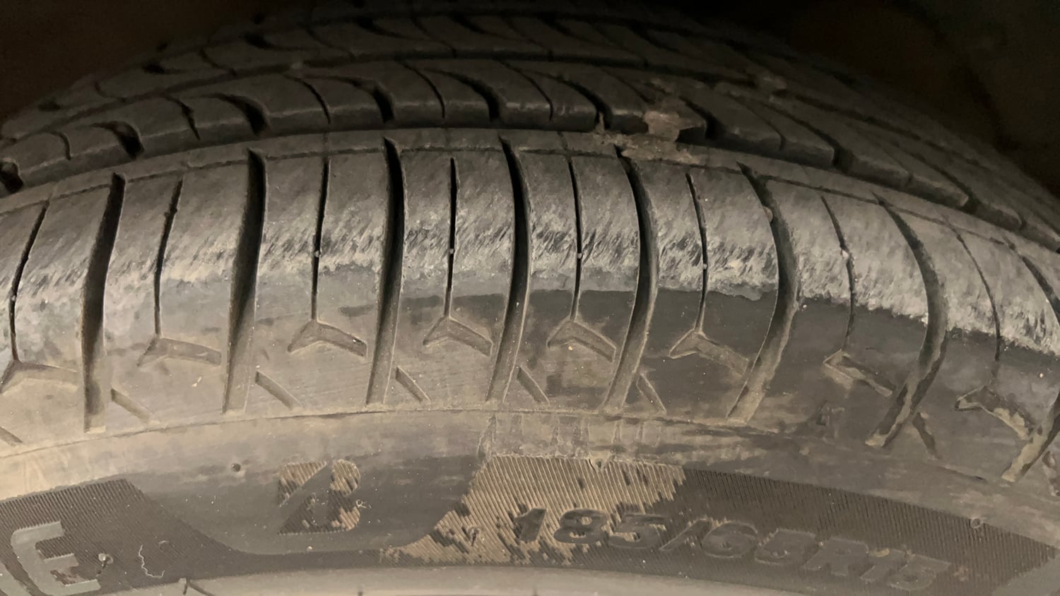Used 2017 Maruti Suzuki Dzire ZXi AMT Petrol Automatic tyres RIGHT FRONT TYRE TREAD VIEW