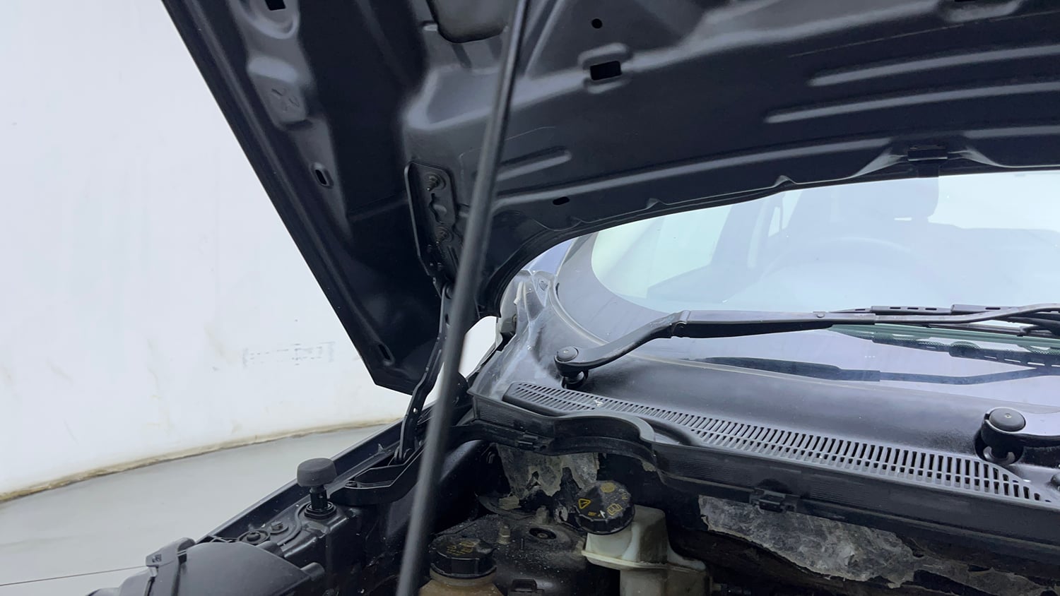 Used 2019 Ford EcoSport Titanium + 1.5L Ti-VCT AT Petrol Automatic engine ENGINE RIGHT SIDE HINGE & APRON VIEW