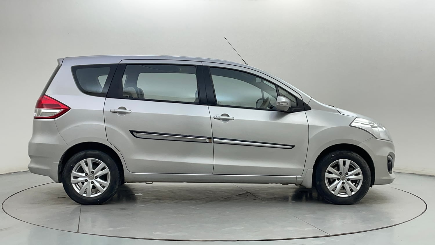Used 2017 Maruti Suzuki Ertiga ZXI+ Petrol Manual exterior RIGHT SIDE VIEW
