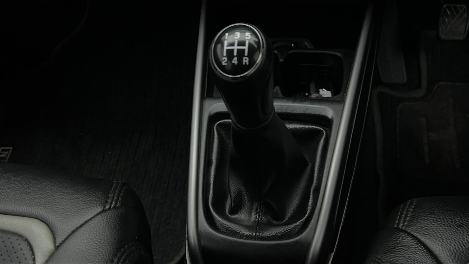 Used 2022 Maruti Suzuki XL6 Zeta MT Petrol Petrol Manual interior GEAR  KNOB VIEW