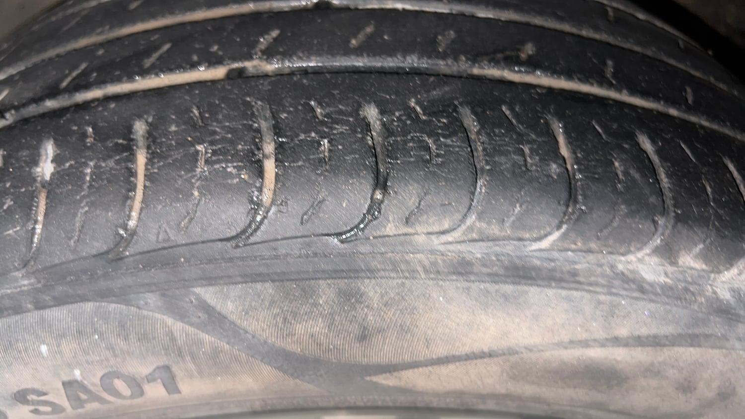 Used 2023 Hyundai Venue N-Line N6 DCT Dual Tone Petrol Automatic tyres LEFT FRONT TYRE TREAD VIEW