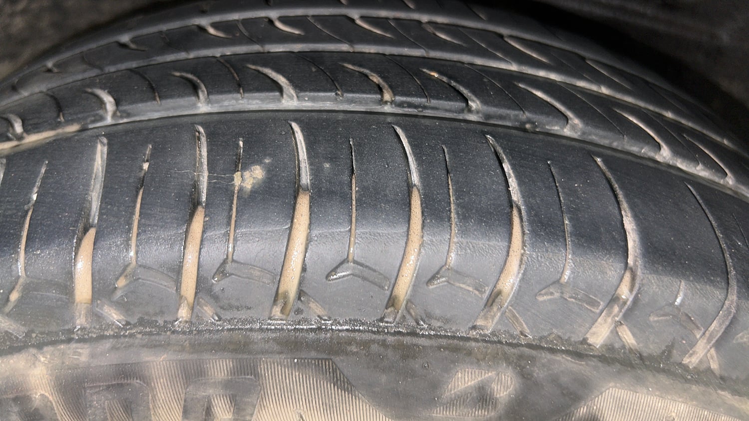 Used 2013 Toyota Etios Liva G Petrol Manual tyres RIGHT REAR TYRE TREAD VIEW