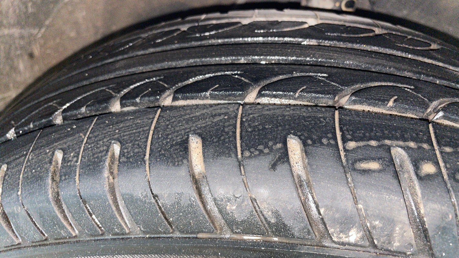 Used 2015 Maruti Suzuki Ritz Zxi BS-IV Petrol Manual tyres RIGHT FRONT TYRE TREAD VIEW