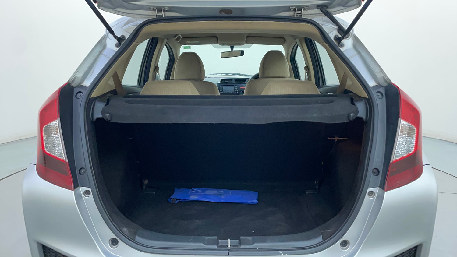Used 2015 Honda Jazz V AT Petrol Petrol Automatic interior DICKY INSIDE VIEW