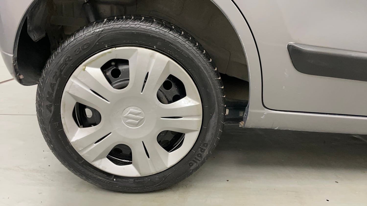Used 2015 Maruti Suzuki Wagon R VXI Petrol Manual tyres RIGHT REAR TYRE RIM VIEW