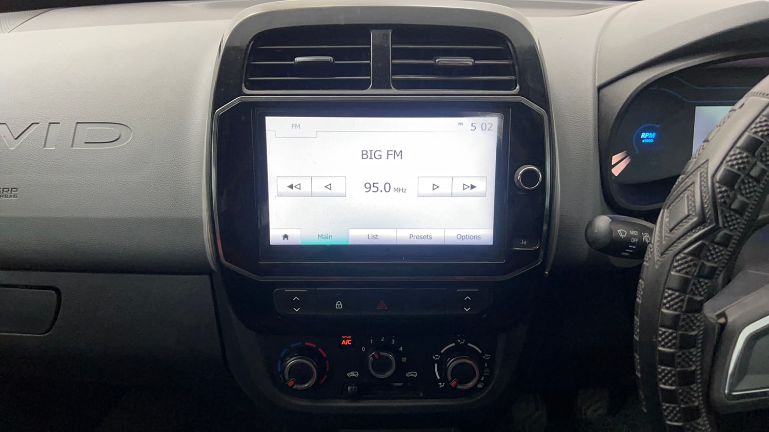 Used 2022 Renault Kwid RXT 1.0 (O) Petrol Manual interior MUSIC SYSTEM & AC CONTROL VIEW