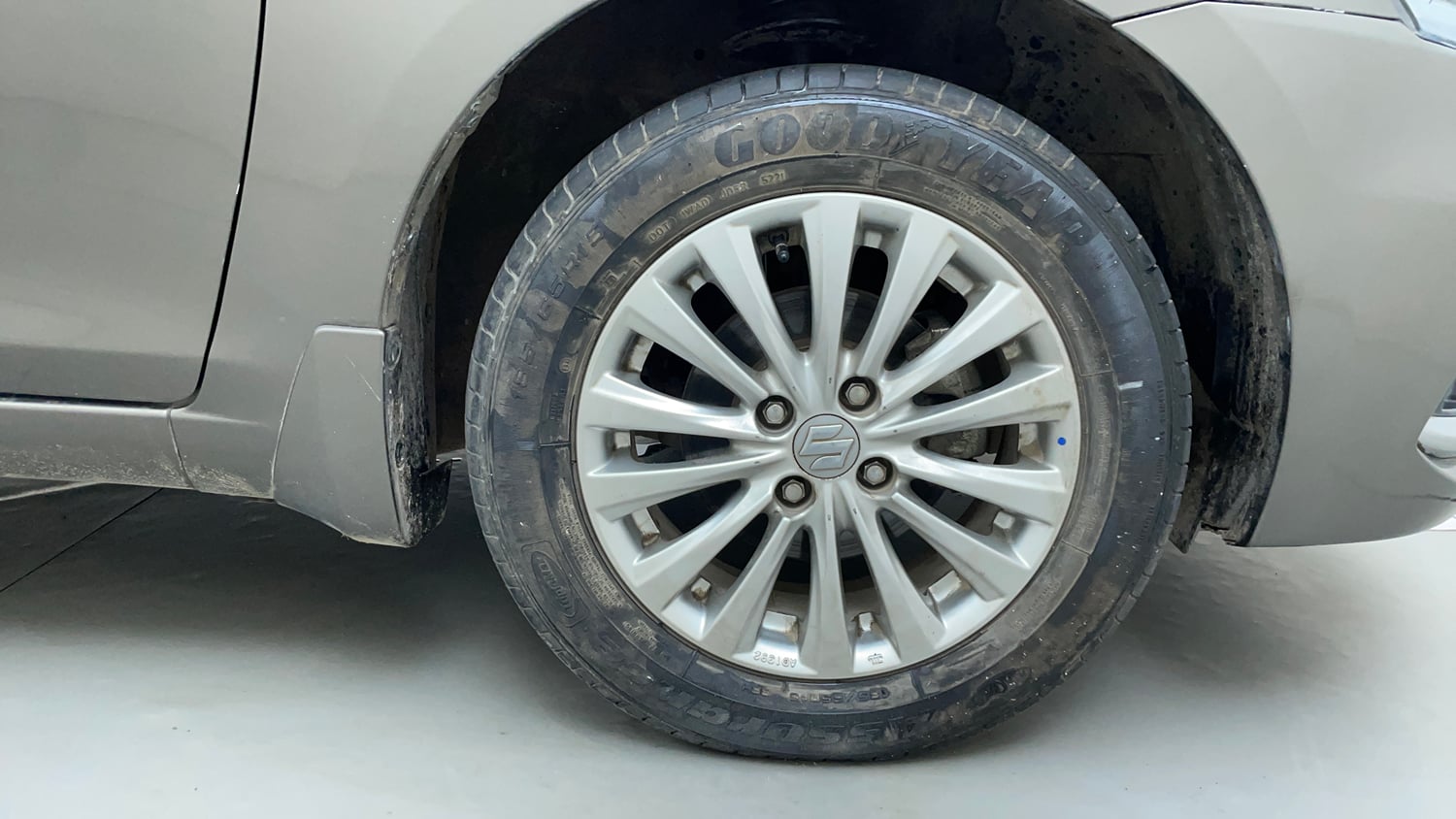 Used 2022 Maruti Suzuki Ciaz Zeta 1.5 Petrol Manual tyres RIGHT FRONT TYRE RIM VIEW