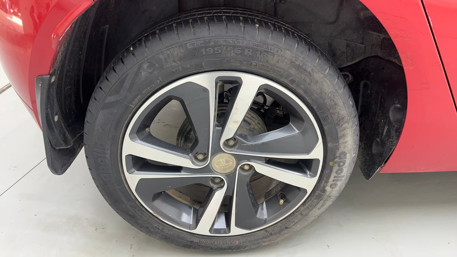 Used 2021 Tata Altroz XZ Petrol Petrol Manual tyres RIGHT REAR TYRE RIM VIEW