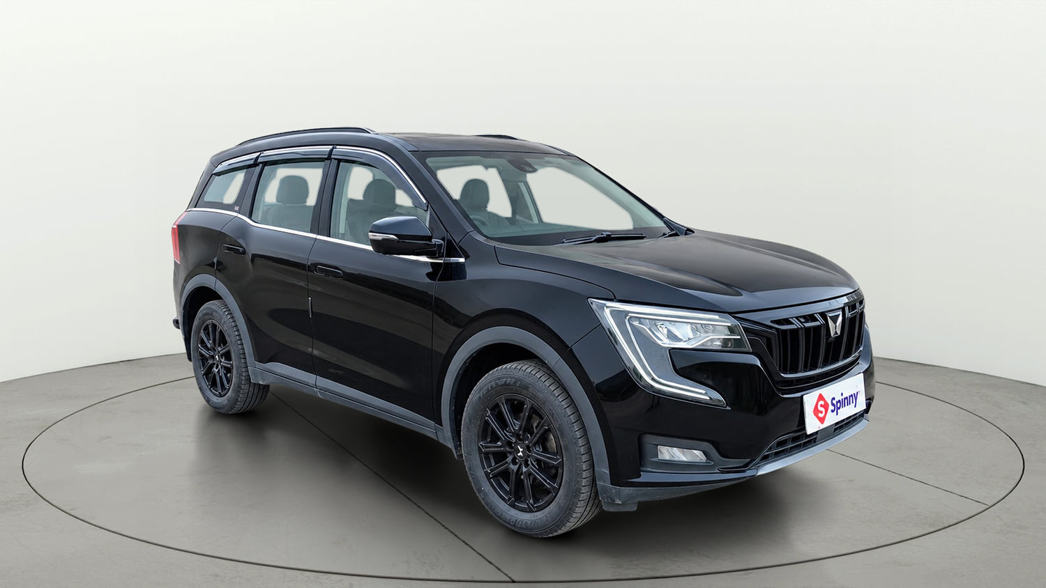 Used 2024 Mahindra XUV700 AX7 Luxury Pack Petrol AT 7 STR Petrol Automatic exterior RIGHT FRONT CORNER VIEW