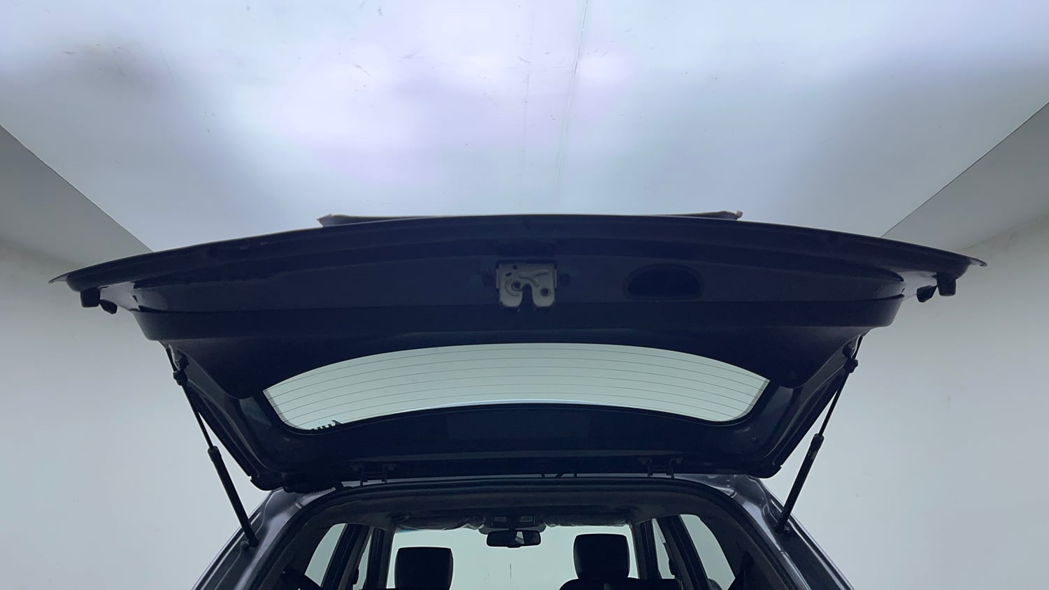 Used 2018 Hyundai Creta SX 1.6 CRDI (O) Diesel Manual interior DICKY DOOR OPEN VIEW
