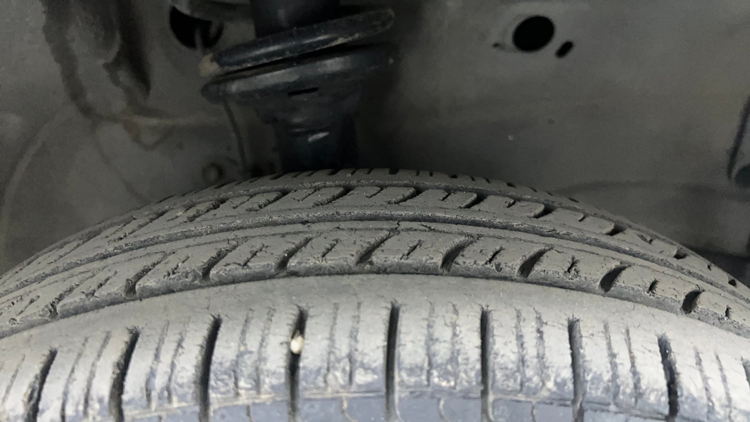 Used 2012 Maruti Suzuki Wagon R 1.0 LXi CNG Cng Manual tyres RIGHT FRONT TYRE TREAD VIEW