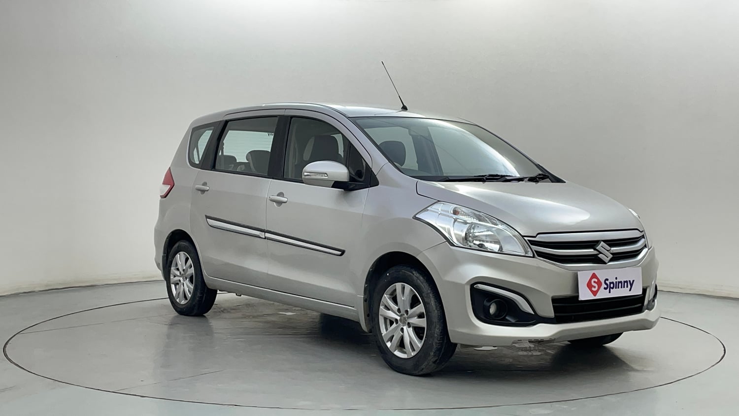 Used 2017 Maruti Suzuki Ertiga ZXI+ Petrol Manual exterior RIGHT FRONT CORNER VIEW