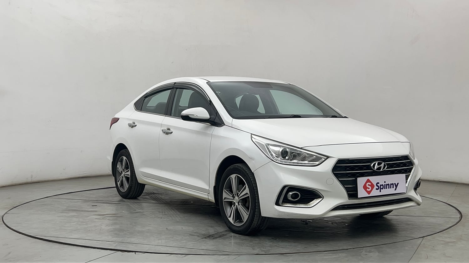Used 2019 Hyundai Verna SX 1.6 VTVT Petrol Manual exterior RIGHT FRONT CORNER VIEW