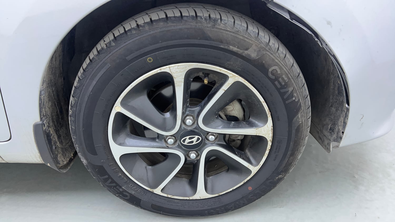 Used 2018 Hyundai Grand i10 Asta 1.2 Kappa VTVT Petrol Manual tyres RIGHT FRONT TYRE RIM VIEW