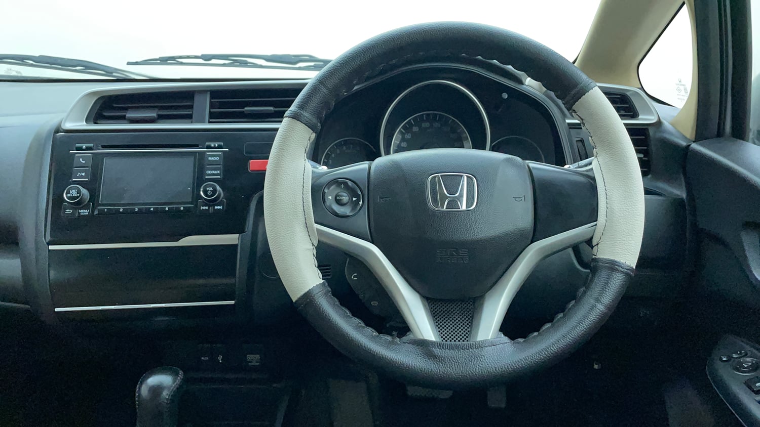 Used 2015 Honda Jazz V AT Petrol Petrol Automatic interior STEERING VIEW